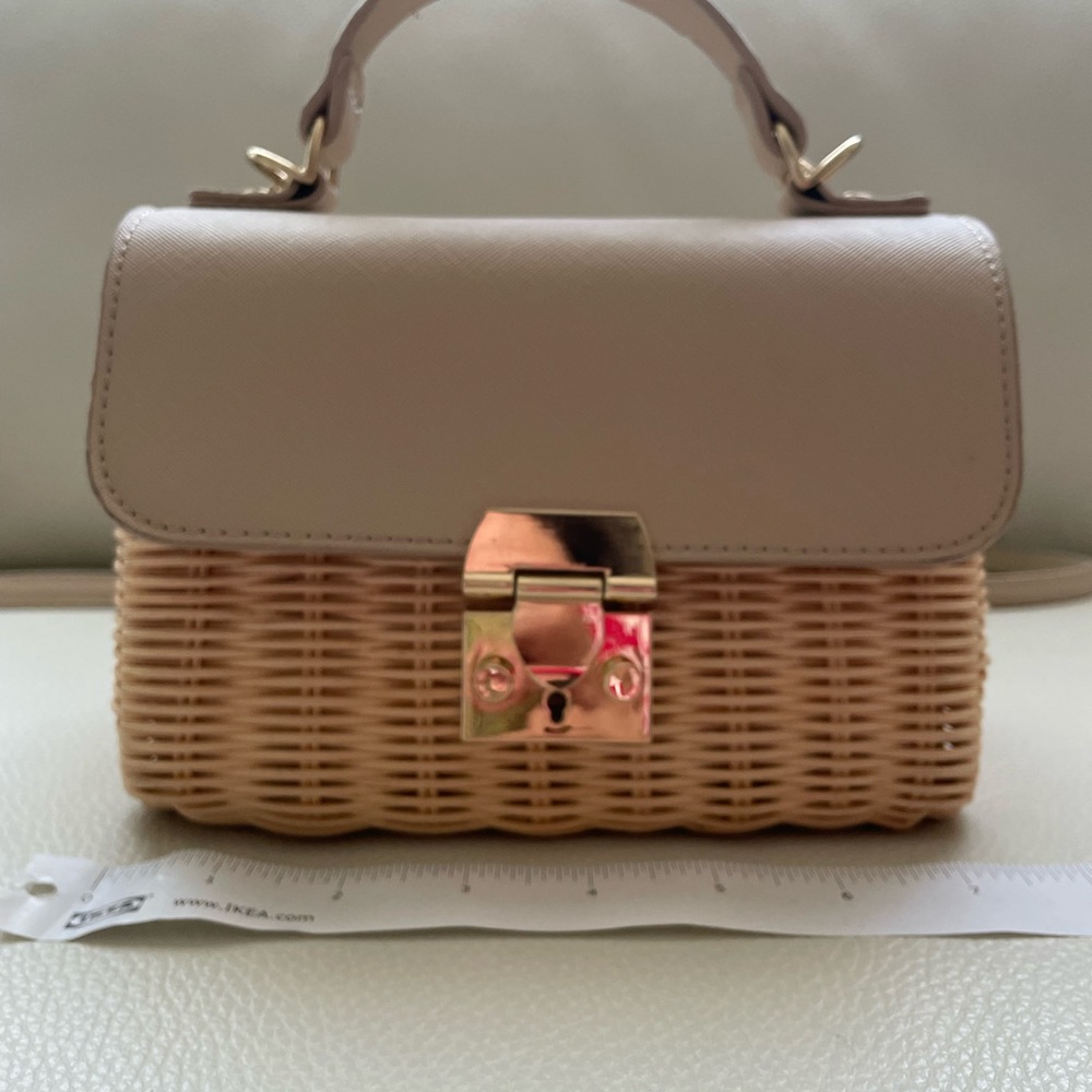 Elegant Beige and Tan Woven Handbag